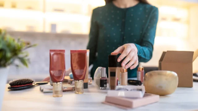 Perbedaan Maklon Skincare White Label